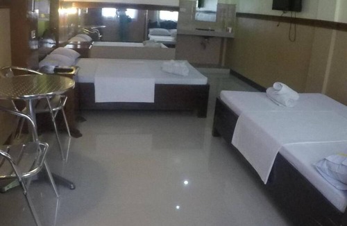 Luisiana Hotel | Reddoorz Plus Near Municipality of Luisiana Laguna