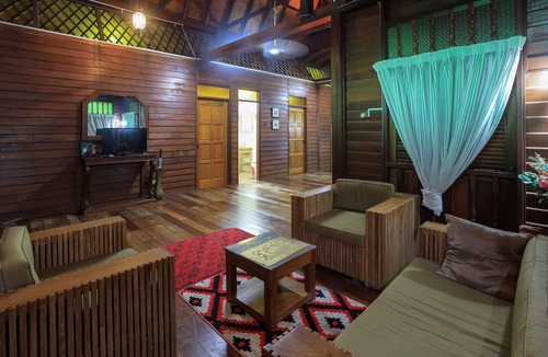 Alor Gajah House | OYO 90256 Rb Beach Homestay