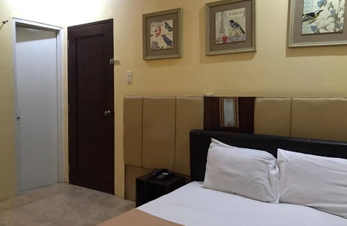 Barangay 16 Hotel | OYO 762 Laurien Hotel
