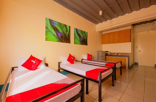 Loyola Heights Hotel | OYO 809 Crowne One Condo