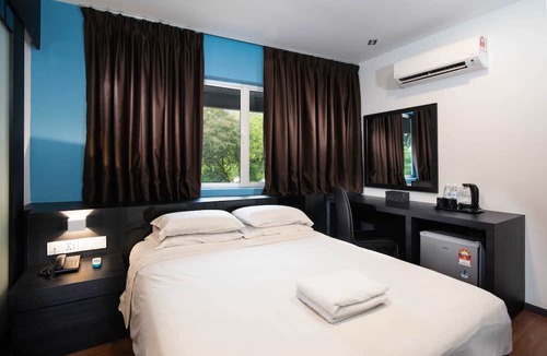 Taman Selamat Hotel | Hotel Waterfall