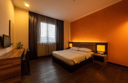 Kampung Bahasa Kapor Hotel | WaterFront Boutique Hotel