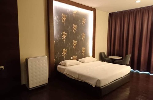 Kampung Bahasa Kapor Hotel | WaterFront Boutique Hotel