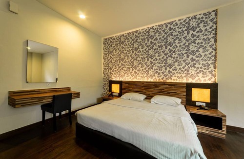 Kampung Bahasa Kapor Hotel | WaterFront Boutique Hotel