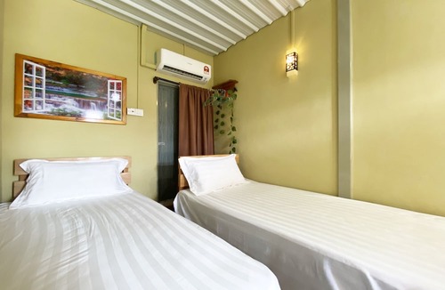 Gana-Gana Hotel | OYO HOME 90312 Rainbow Guesthouse