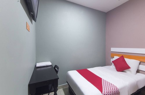 Pelabuhan Klang Hotel | OYO 90296 Red Orange Hotel Port Klang
