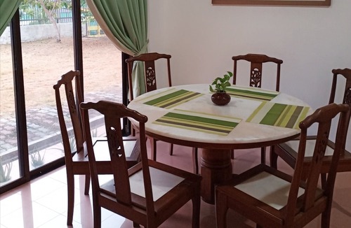 Tanjung Tokong House | A family friendly, cozy, serene & spacious bungalow house close to beach