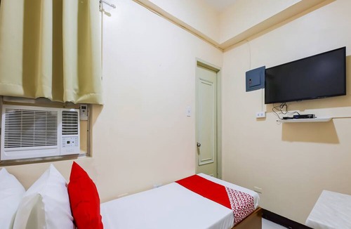 Baclaran Hotel | OYO 836 E & H Residences