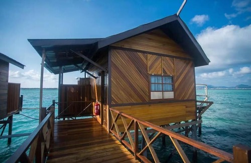 Semporna Ski Chalet | SeaCoral Water Chalet offers a terrace/ bacony . Guests can enjoy sea views.