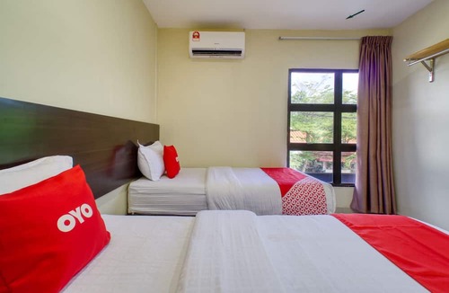 Taman Teratai Hotel | OYO 89960 Manjung Inn Hotel