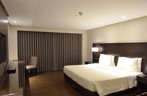 Ermita Night District Hotel | Pearl Garden Hotel