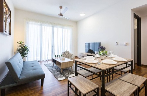 Seri Tanjung Pinang House | Family home close to Straits Quay
