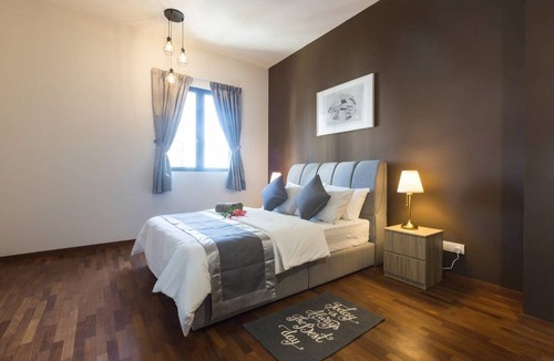 Seri Tanjung Pinang Condo | 3BR SEAVIEW★Classic, Modern w a splash of Glam!