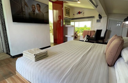 Tanauan City Hotel | Italy Condotel Darasa