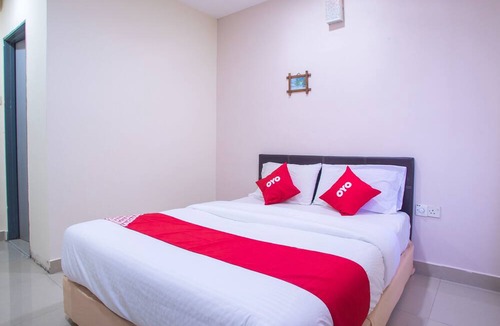 Taman Dusun Nyior Hotel | OYO 44010 Royals Star Hotel
