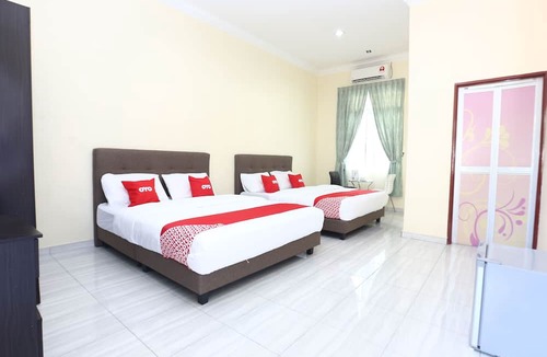 Kampong Raja Hotel | OYO 89607 Aloha Chalet