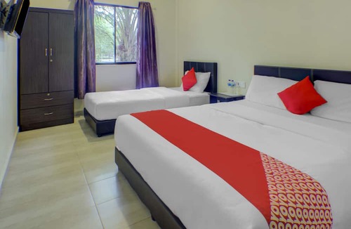 Sedili Kechil Hotel | Hotel O Sedili Inn Resort