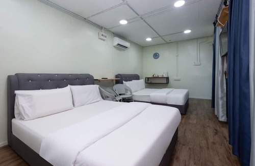 Cherating Hotel | OYO 89873 Nurbayu Chalet
