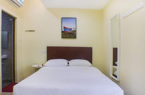 Taman Cendana Hotel | OYO 90090 Roselyn Inn 2
