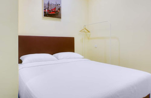 Taman Cendana Hotel | OYO 90090 Roselyn Inn 2