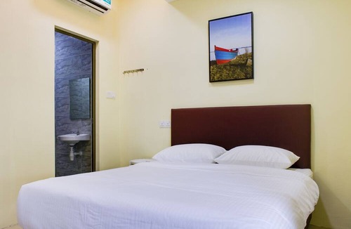 Taman Cendana Hotel | OYO 90090 Roselyn Inn 2