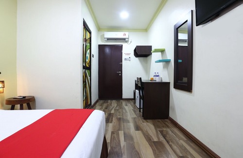 Paka Hotel | OYO 90045 Dalyla Inn Hotel