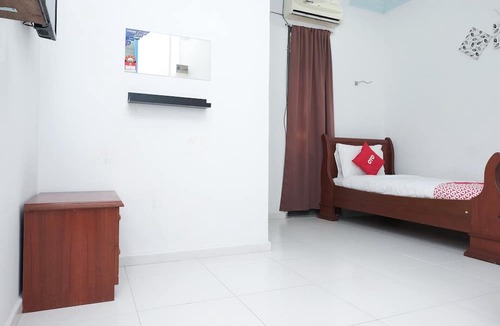 Kawasan Perindustrian Chendering Hotel | OYO 90018 River Village Hotel