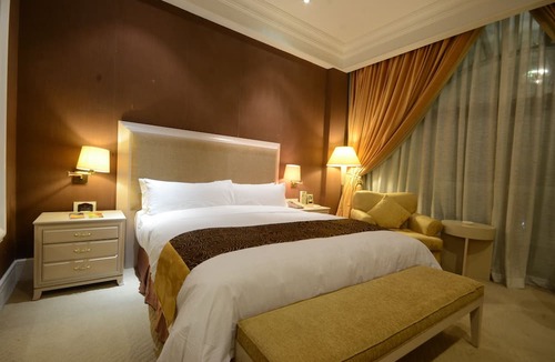 Clark Freeport Resort | Fontana Hot Spring Leisure Parks