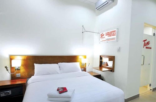Kampung Surabaya Hotel | Tune Hotel - Waterfront Kuching