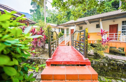 Kampung Bukit Tumboh Hotel | SPOT ON 89954 D'yan Chalet