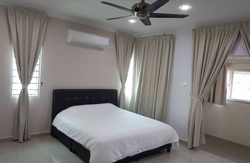 Taman Teratai House | Sitiawan Homestay
