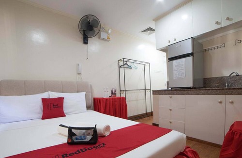 Taguig Hotel | RedDoorz near Arca South Taguig