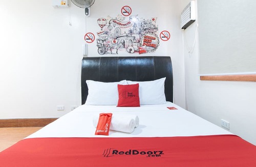 Taguig Hotel | RedDoorz near Arca South Taguig