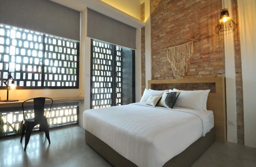 Taman Melaka Raya Hotel | The Nest House