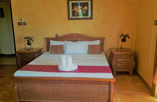 Patnongon Hotel | La Parola Orchids Beach Resort