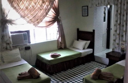 Caramoan Hotel | La Casa Roa Hostel