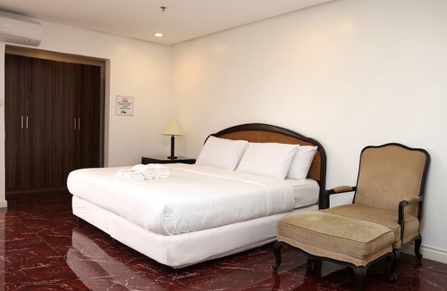 Los Banos Hotel | Centtro Residences