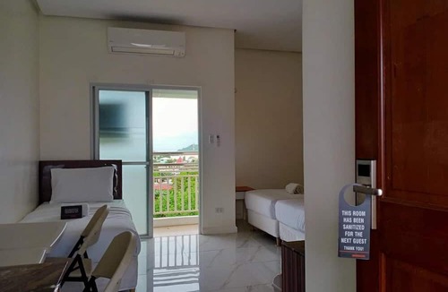 Los Banos Hotel | Centtro Residences