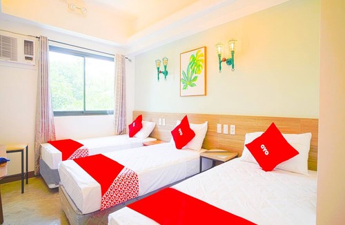 Ibaan Hotel | Capital O Vaccinated Staff - OYO 785 The Greenhive