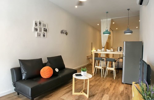 Downtown George Town House | iBook4 Deluxe 2 Bedroom Gurney Suite by iBook Homestay