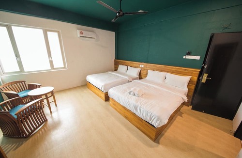 Pegawai Hotel | Room V @ Jalan Sultanah Near Bus Stop Batu Pahat