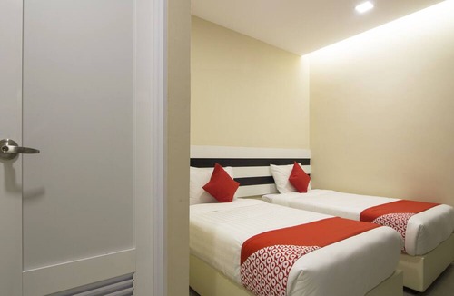 Port Dickson Hotel | OYO 1145 Lea Guest House & Cafe
