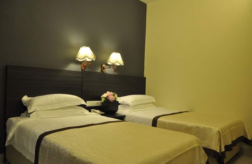 Kampung Pengkalan Pandan Hotel | In Trend Hotel