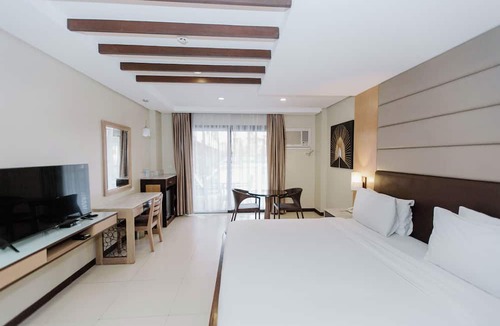 Mandaue Hotel | Cebu Westown Lagoon - South Wing