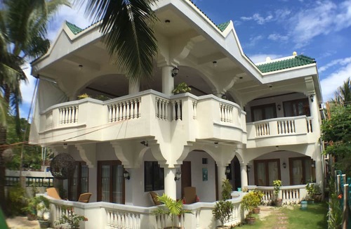 Lanas Hotel | The Beach House
