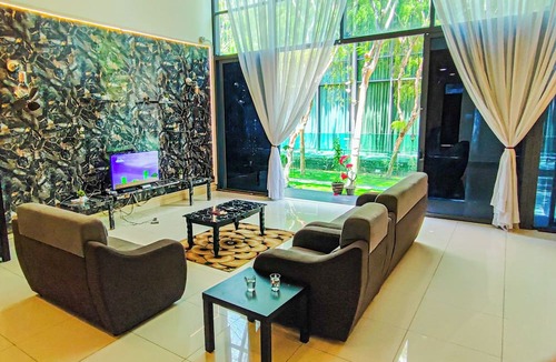 Puchong Villa | Retro Pool Villa at Puchong by HCK