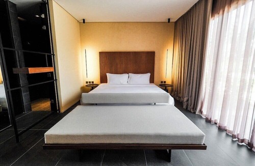 Puerto Princesa City Centre Hotel | The Funny Lion Puerto Princesa