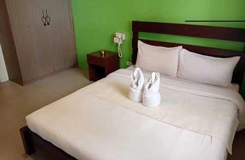 Ermita Night District Hotel | Shandong Residences