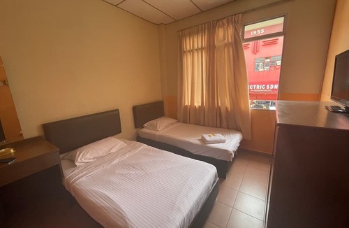 Kluang Hotel | OYO 91284 White House Hotel Kluang