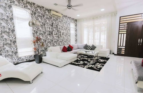 Taman Melawati Cottage | Spacious Luxury 6BR Home in Kemensah, KL